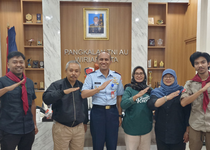 Perayaan HUT RI ke-79 yang Unik: Pengibaran Bendera di Gunung Galunggung Kabupaten Tasikmalaya