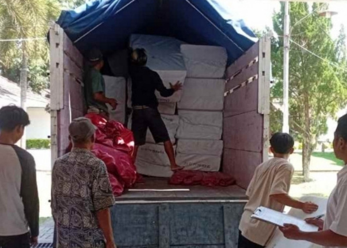 Kebakaran Hanguskan 250 Rumah di Kampung Adat Sade, Kemensos Salurkan Bantuan