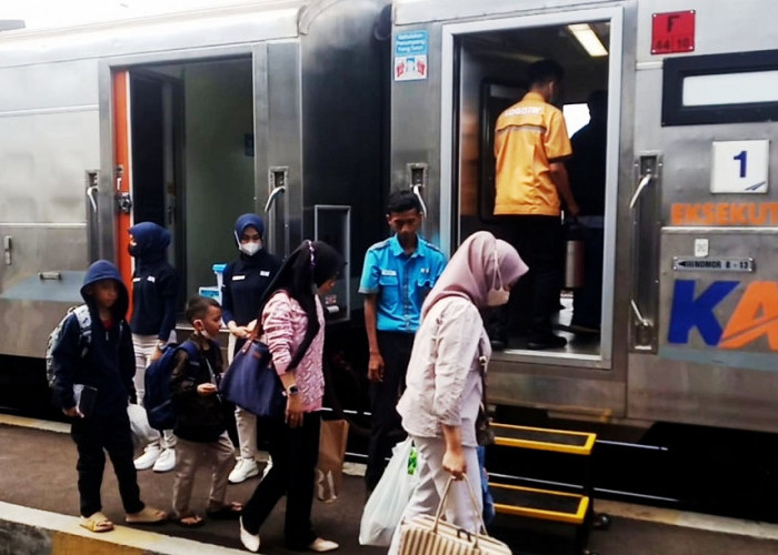 Arus Mudik Lebaran, Pemudik Mulai Berdatangan di Stasiun Tasikmalaya hingga Naik 50 Persen