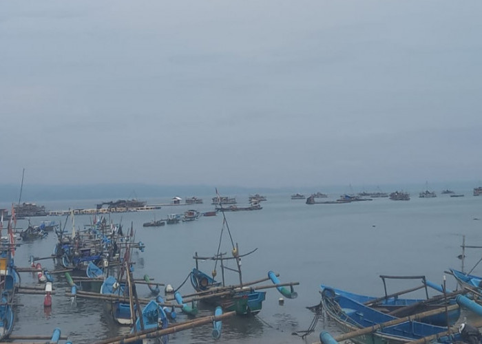 Nelayan Pangandaran Keluhkan Pembelian Bahan Bakar yang Dianggap Ribet