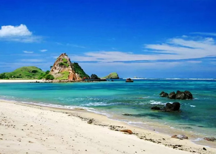 Pantai Berpasir Putih di Sulawesi Utara yang Wajib Dikunjungi dengan Pesona Mirip Maladewa