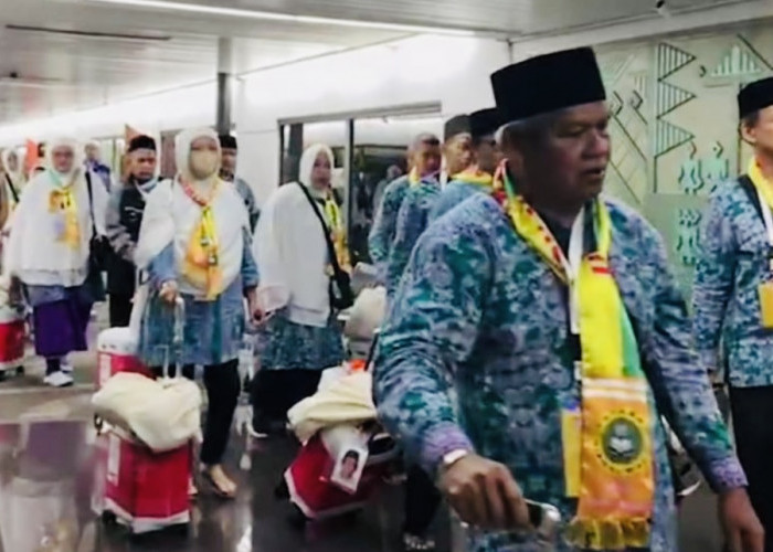 Labaik Allahuma Labaik Jemaah Haji Indonesia Mulai Terbang Hari Ini, Ada Living Cost 750 Riyal dari Pemerintah