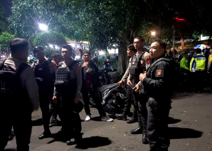 Malam Penuh Dedikasi: Upaya Polisi di Kota Tasikmalaya Wujudkan Keamanan Jelang Natal dan Tahun Baru  