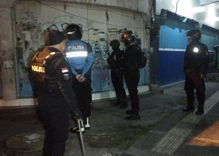 Polisi Bubarkan Dua Kelompok Remaja Menenggak Miras di Jalan HZ Mustofa Dini Hari