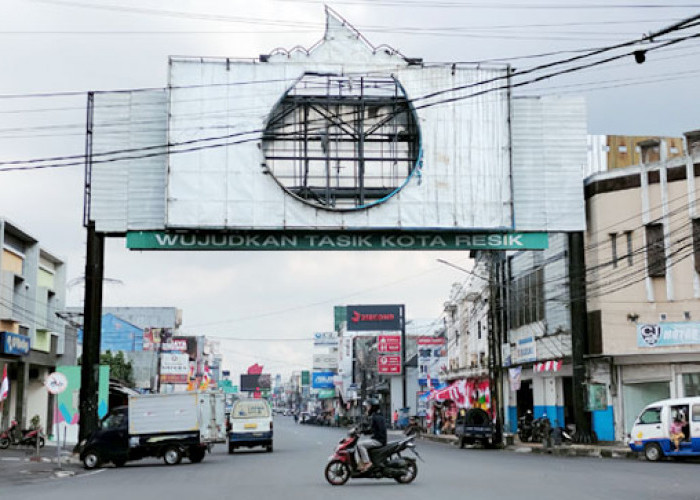 Ganggu Pemandangan, Reklame Liar di Jalan HZ Mustofa Belum Juga Dibongkar