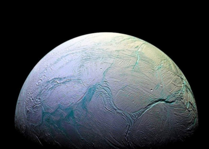 Hari ini Enceladus, Satelit Saturnus Ditemukan di Masa Lalu