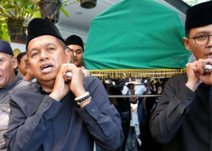 KDM Lepas Jenazah Mantan Gubernur Jabar Danny Setiawan