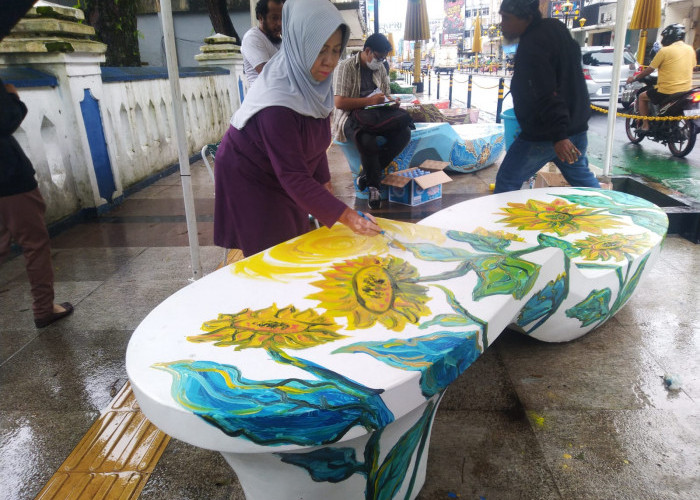 Kelom Geulis Raksasa Semi Pedestrian HZ Dilukis Putri sang Maestro Seni Lukis Internasional Affandi Koesoema