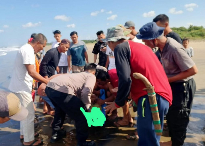 Pelajar SD di Tasikmalaya Terseret Ombak Pantai Sindangkerta