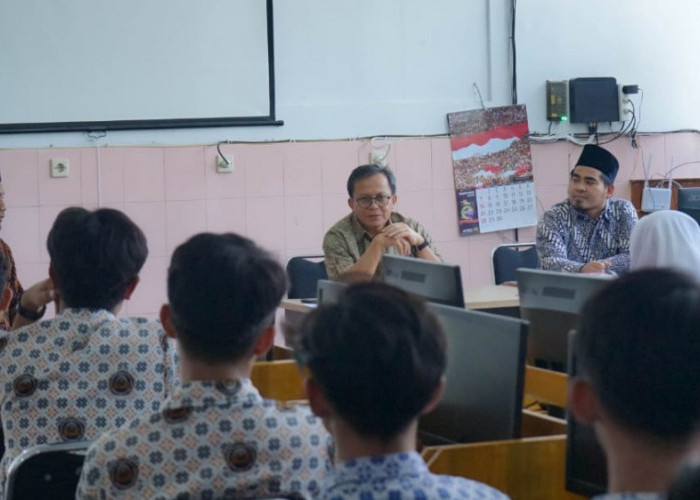 Kepala BSKAP Kunjungi Pesantren Al-Furqon Singaparna, Motivasi Santri Tasikmalaya Jelang Tes Akademik