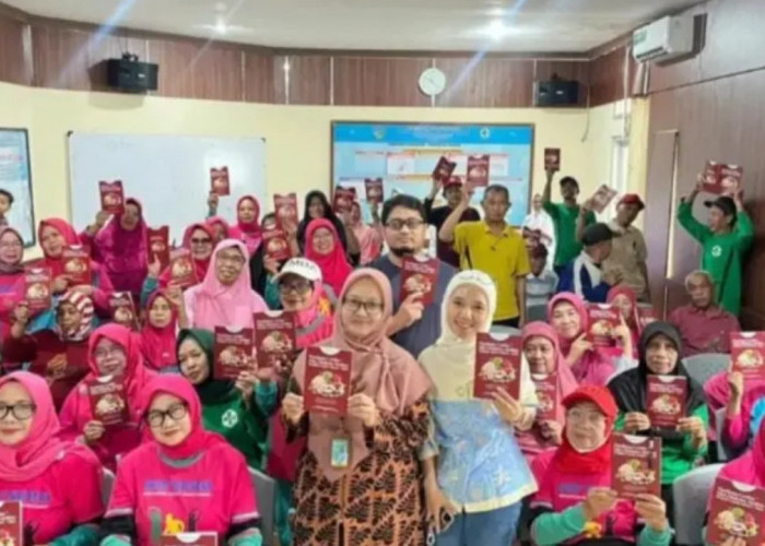 Poltekkes Kemenkes Tasikmalaya Edukasi Pasien Diabetes Lewat Booklet Panduan Diet di Puskesmas Kahuripan