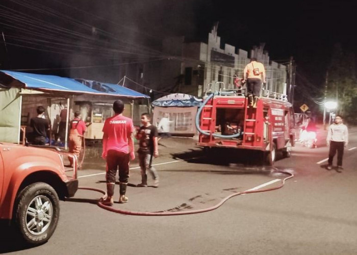 Gerobak Sate Terbakar saat Ditinggal Pemiliknya di Depan Ruko Kompleks Terminal Kota Banjar