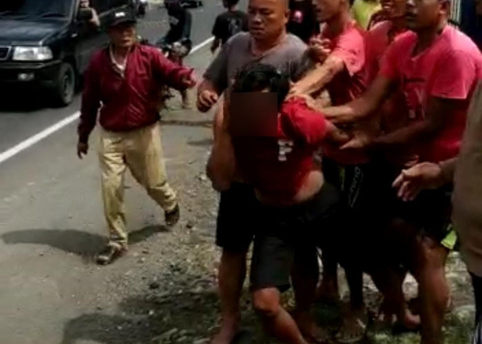 Siang Bolong Pencuri Motor di Cisayong Tasikmalaya Diciduk Warga Ramai-ramai
