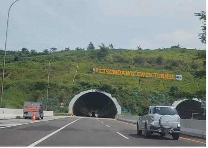 Presiden Jokowi Besok Resmikan Tol Cisumdawu, Terowongan Kembar Ikonnya Gunung Tampomas Riasannya 