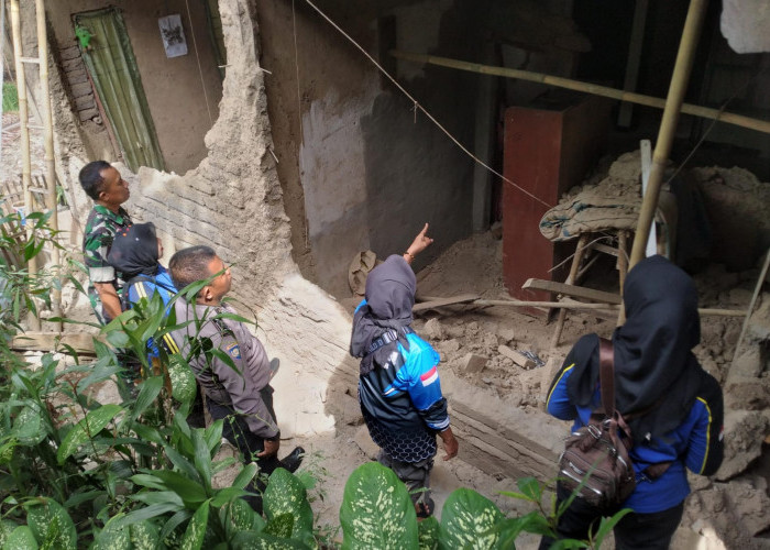 Tembok Kamar Warga Kota Banjar Ambruk saat Hujan Deras, Kata Pemilik Rumah seperti Gempa
