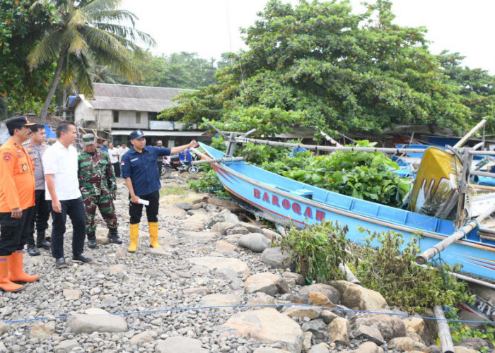 Gelombang Tinggi, Penjabat Gubernur Jawa Barat Imbau Nelayan Garut Tak Melaut Sampai 20 Maret 2024