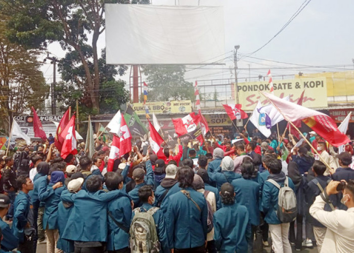 Protes kenaikan BBM, Mahasiswa di Garut Desak DPR dan MPR RI Makzulkan Presiden dan Wakil