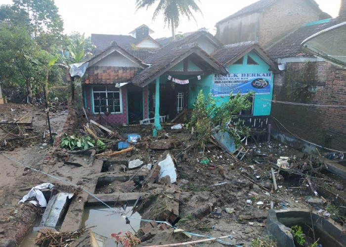 Air Banjir Masuk ke Perumahan di Cisayong, Longsor Terjadi di Ciawi Kabupaten Tasik, Warga Diimbau Waspada