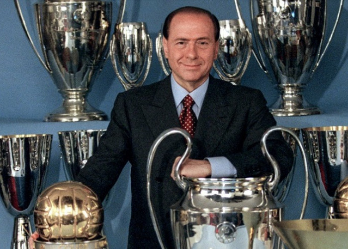 Stefano Pioli: 15 Hari Sebelum Meninggal, Silvio Berlusconi Sarankan AC Milan Bermain Menyerang