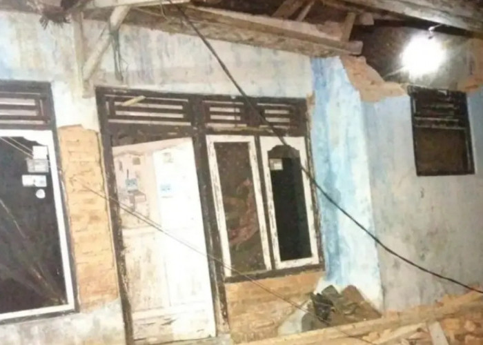 Rumah Ambruk di Pangandaran, Warga Cimerak Terpaksa Mengungsi