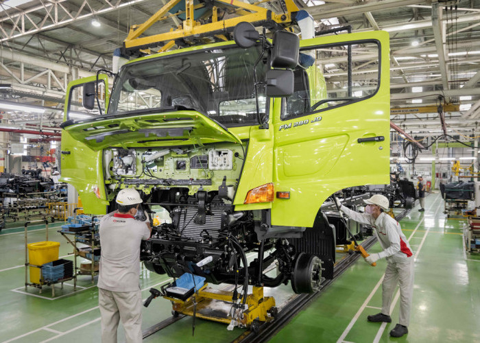 Target Rampung 2026, Hino Kebut Produksi 10.000 Truk Kopdes Merah Putih