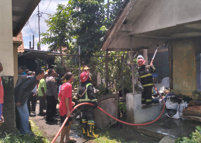 Dua Rumah di Tasikmalaya Terbakar saat Tidak Ada Penghuninya, Kerugian Ratusan Juta