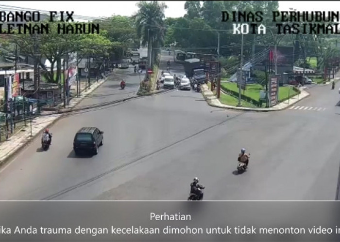 Video Detik-Detik Truk Rem Blong Tabrak Sepeda dan Motor di Dekat Transmart, Cek di Sini