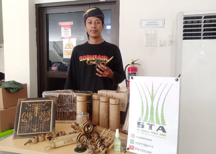 ‘Sagala Tina Awi’ Pemuda di Bogor Buat Lukisan dan Alat Musik