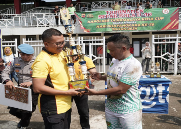 Kodim FC Juara Sepakbola U-40 Piala Kapolres Tasikmalaya Kota saat Hari Bhayangkara ke-78