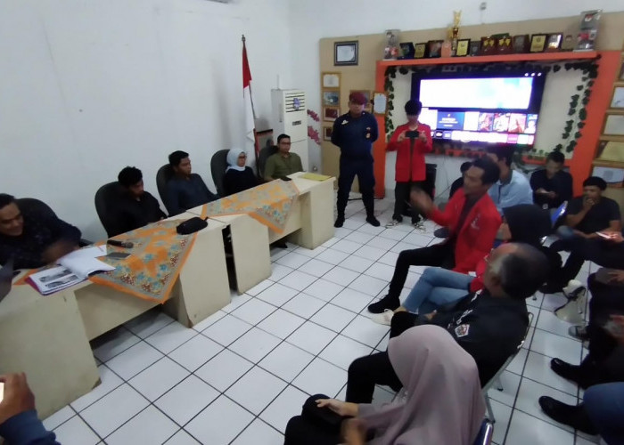 Massa Aksi Gabungan Datangi Kantor KPU Kota Banjar Bawa 5 Tuntutan, Apa Saja?