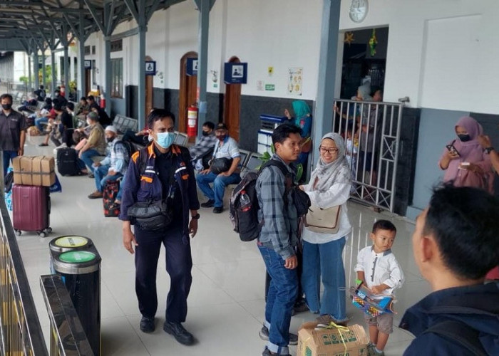 H+2 Lebaran Terjadi Peningkatan Penumpang Kereta Api Arus Balik di Stasiun Banjar