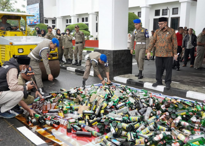 2.317 Botol Miras Dimusnahkan di Bale Kota Tasikmalaya, Ivan: Ini Pertama Kali