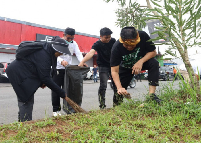 Gotong Royong Massal di Jalan Lingkar Utara, Pemkot Tasikmalaya Wujudkan Kembali Tasik Resik