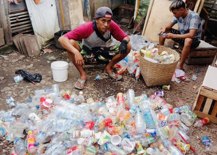 Bank Sampah Harapan Kita, Komitmen Ciptakan Lingkungan Bersih, Ku Bank Sampah Mah Milihan Runtah Jadi Barokah