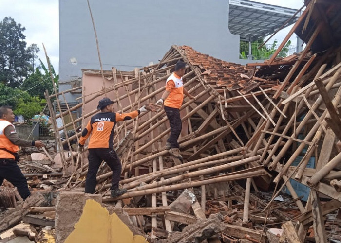 7 Relawan Kepanduan DPD PKS Kota Tasikmalaya Bantu Korban Bencana Gempa Cianjur