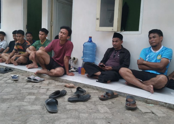 Dede Muharam Semangati Skuad Persikotas yang Sedang Berjuang di Cirebon
