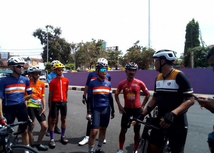 Rombongan Azrul Ananda dan Kadal Cycling Club tiba Ciamis, Tasik Roadbike Community dan 4 Atlet Ikut Gowes
