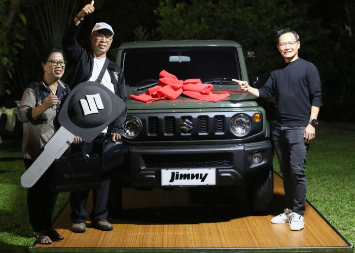 Suzuki Serahkan Jimny kepada Pemenang Undian Test Drive Hybrid