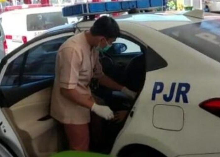 Dramatis, Detik-Detik Ibu Muda Melahirkan di Mobil Polisi, karena Mobil Suaminya Mogok di Jalan