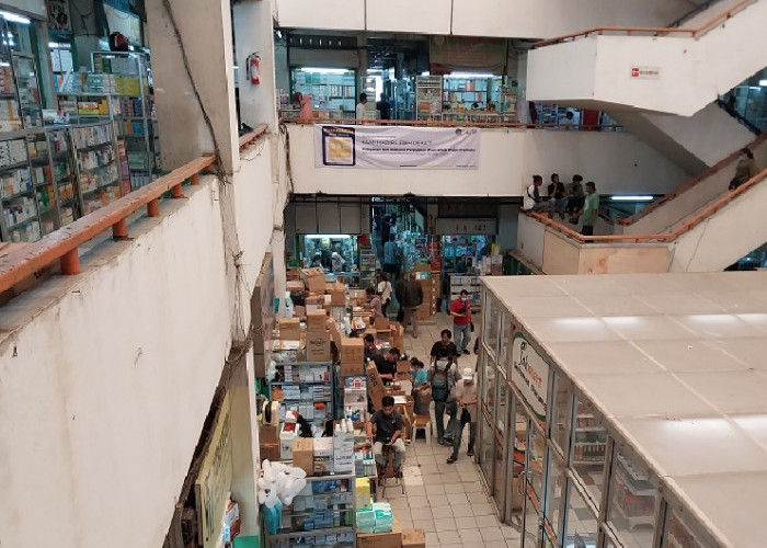 Pedagang Pasar Pramuka Bisa Rugi Ratusan Juta Terkait Larangan Penjualan Obat Sirup