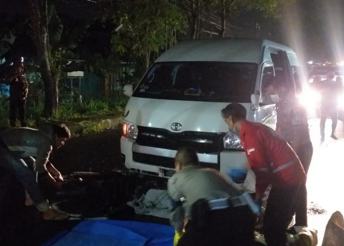 Detik-detik Evakuasi Korban dan Motor di Kolong Mobil di SL Tobing, Sopir Mobil Sudah Diamankan 