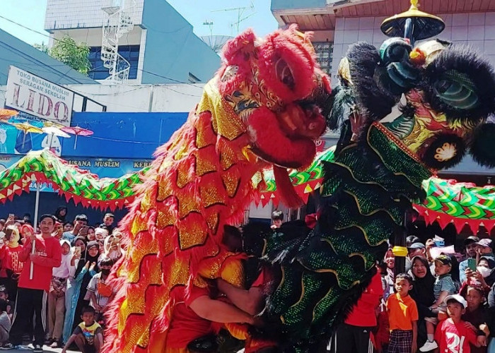 Top Banget! Atraksi Barongsai Asian Lion Dance Sedot Perhatian, Perayaan Imlek di Kota Tasikmalaya Meriah