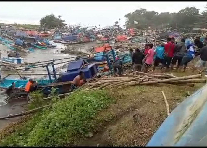 Lagi-Lagi Perahu Nelayan Pamayangsari Tasikmalaya Karam dan Rusak Dihantam Ombak Gelombang Tinggi