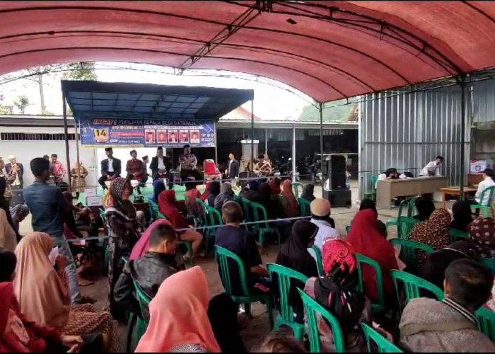 Coblos Kepala Desa Berhadiah Umroh di Pilkades Cintaraja Kabupaten Tasikmalaya