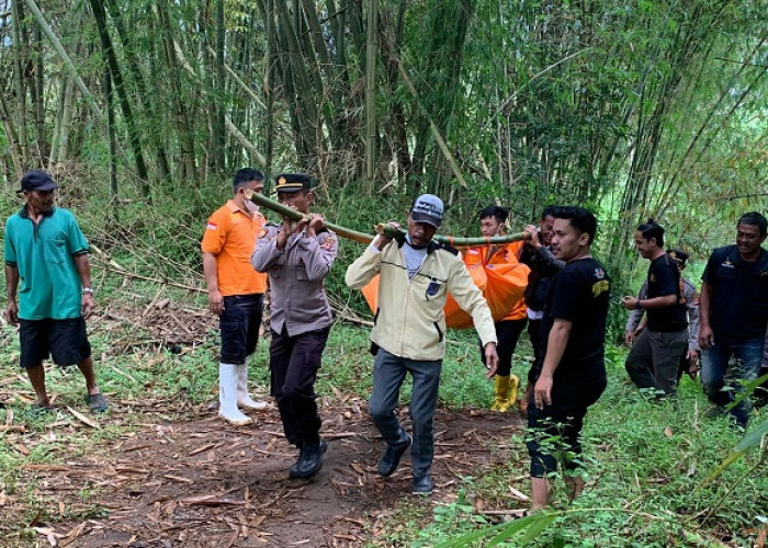 Detik-Detik Petani Menemukan Mayat Pria Tanpa Identitas Ngambang di Anak Sungai Citanduy Rajapolah Tasik