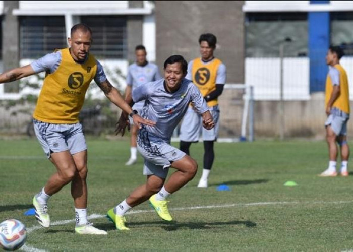 Adam Alis Ungkap Kesiapannya Bersama Persib: Suka dengan Persaingan