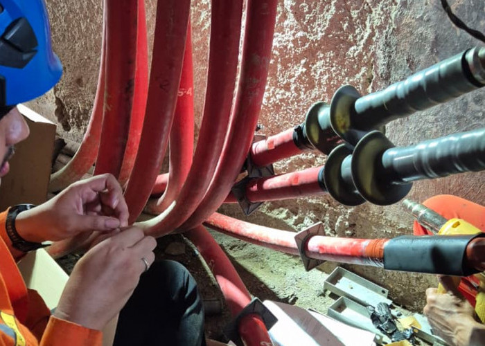 Jaga Keandalan Pasokan Listrik di Momen Idul Fitri 1447 H, PLN UPT Cirebon Perbaiki Rembesan CT Busbar