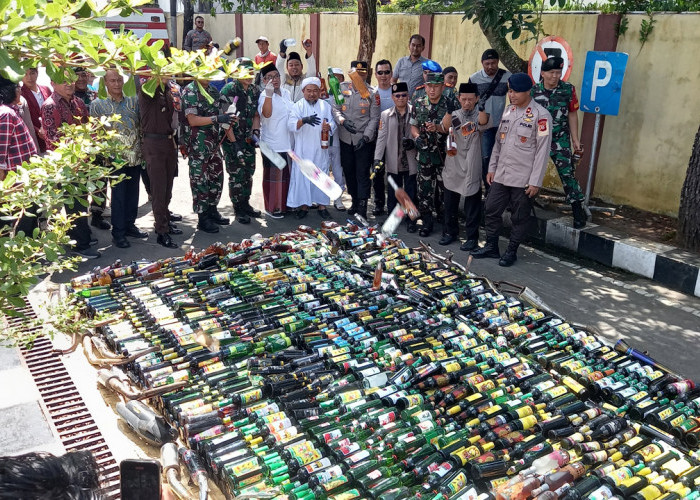 Bukti Miras Masih Beredar di Kota Tasikmalaya? Polres Musnahkan 4.304 Botol Minuman Keras