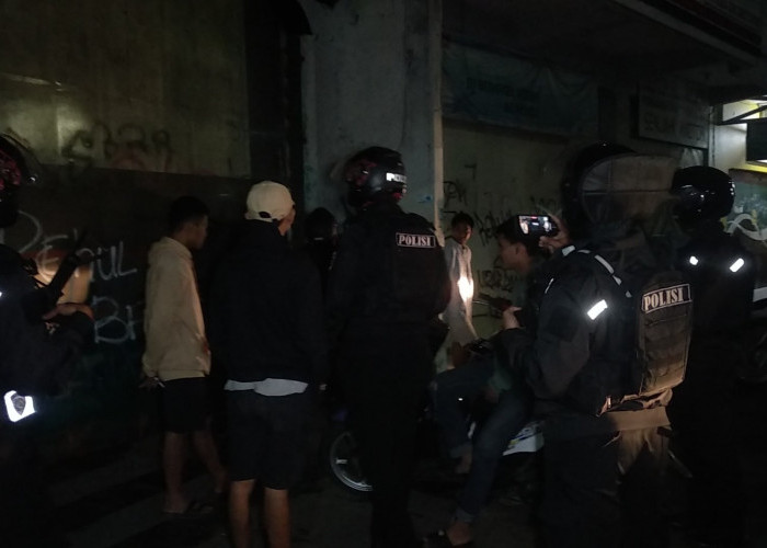 Polisi Bubarkan Remaja Pesta Miras Jenis Ciu di Jalan Sutsen Kota Tasik
