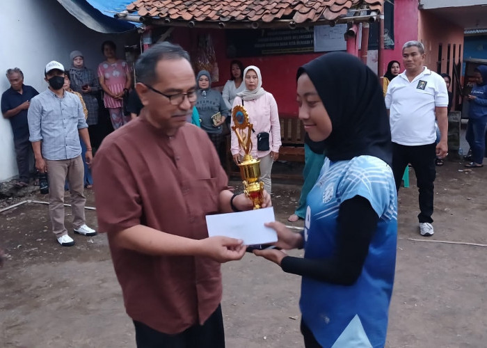 Tim Putri dari Cineam Jawara Sekda Kota Tasikmalaya Cup Volley Ball Tournament 2024, ini Pesan Ivan Dicksan